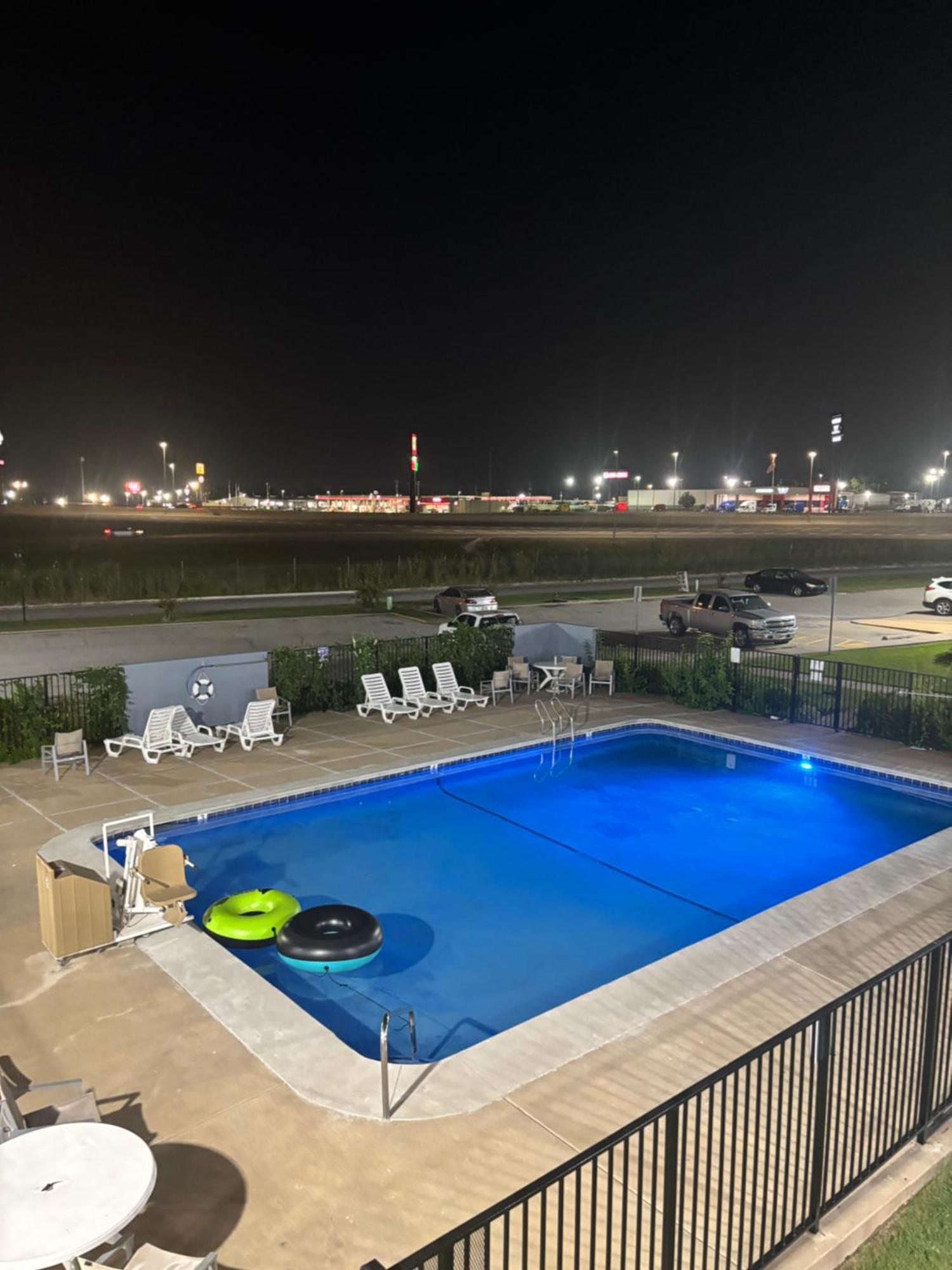 Regency Inn Tulsa Oakhurst Exterior photo