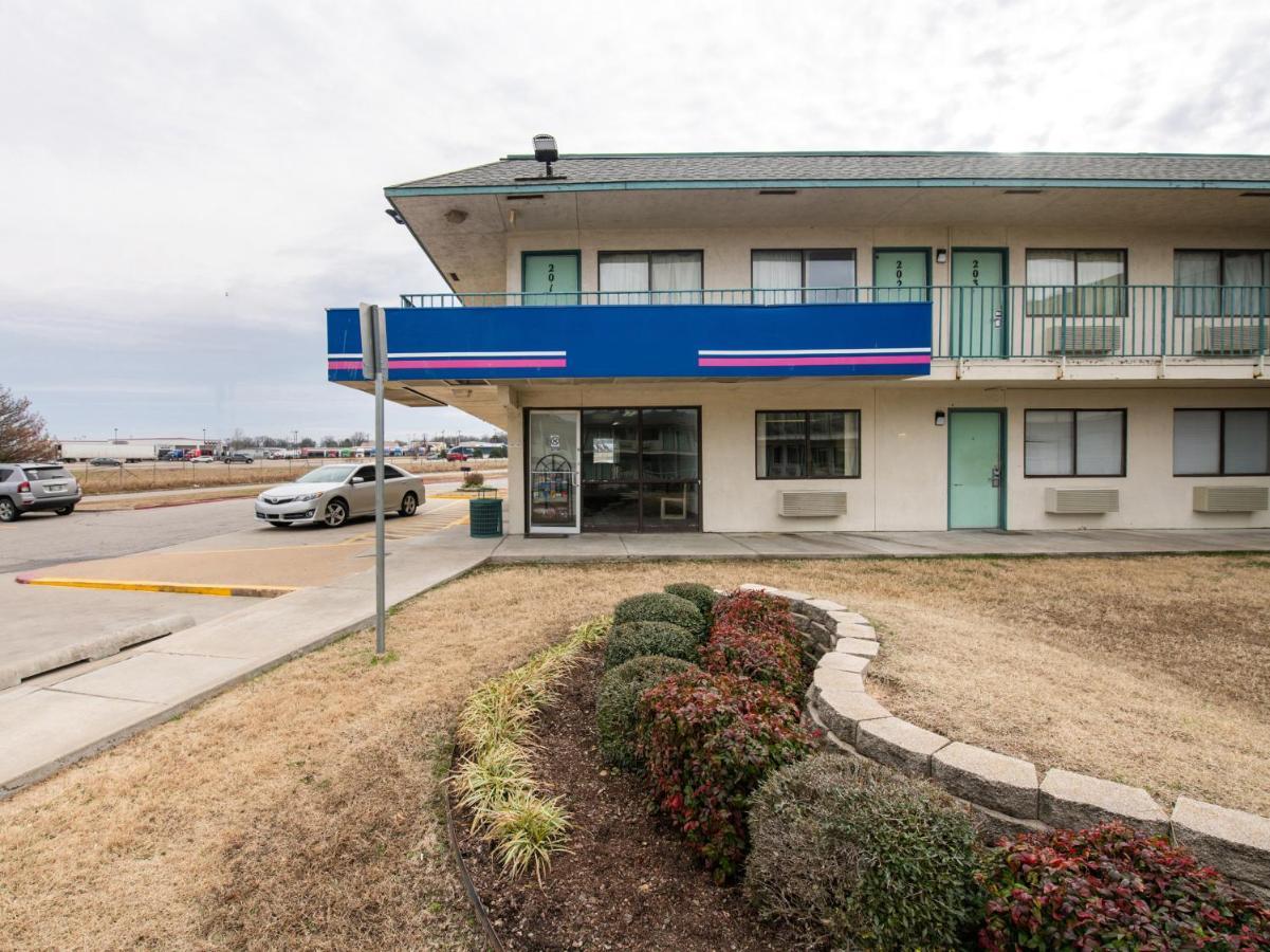 Regency Inn Tulsa Oakhurst Exterior photo